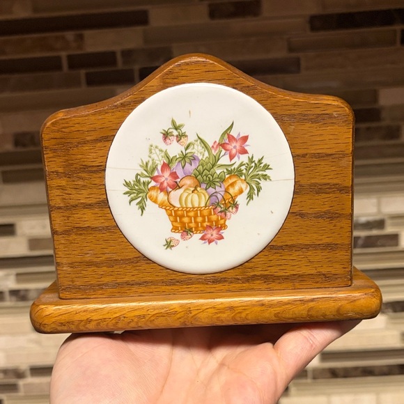 The Cooks Bazaar Vintage Oak Wood Napkin Holder with Floral Design Tile - Picture 8 of 8